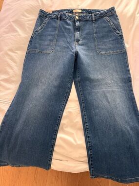 Kut from the Kloth Wide-Leg Denim Jeans in Medium Blue Wash